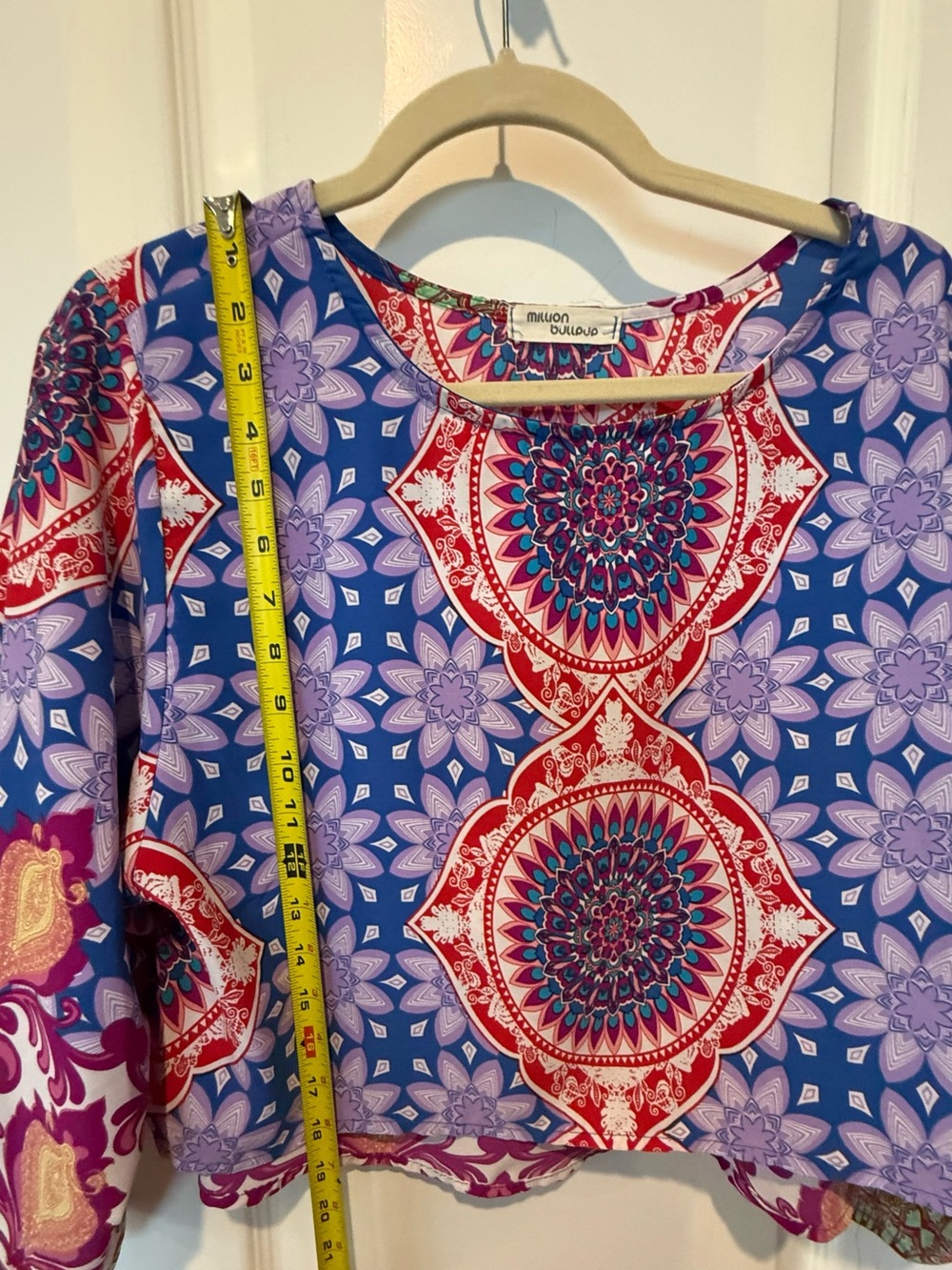 Super colorful patterned crop top with kimono sleeves. - Picture 5 of 6